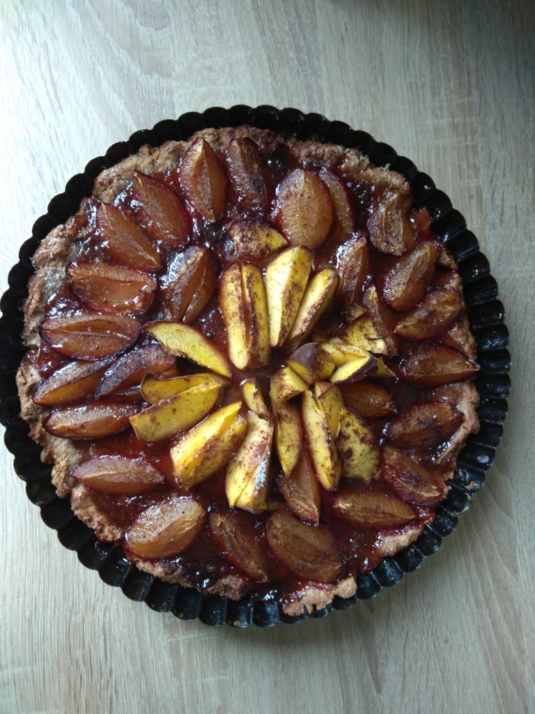 TARTA ZE ŚLIWKAMI I BRZOSKWINIAMI